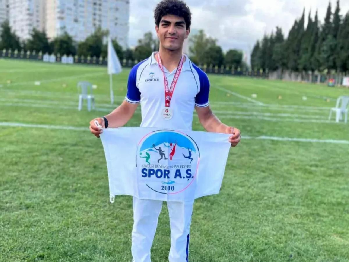 Kayseri Spor Kulübü’nden Kutay Tek, Okçuluk Türkiye İkincisi Oldu