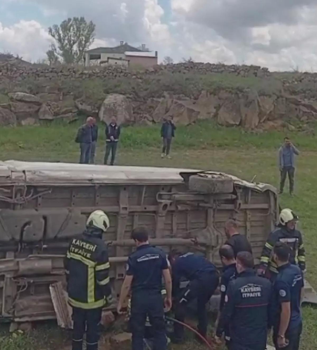 Kayseri’de Öğrenci Minibüsü Devrildi: 16 Yaralı