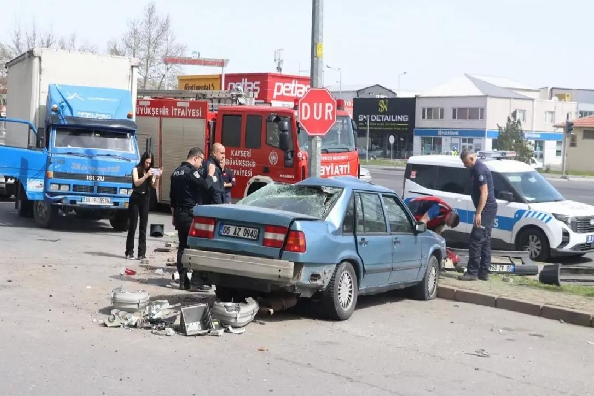 Kayseri’de Otomobil-Kamyonet Çarpışması: 1 Yaralı
