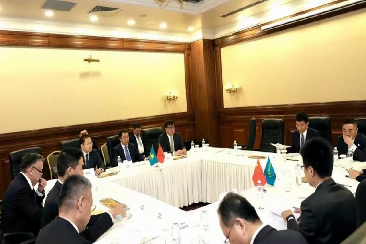 Kazakistan ile Çin Tren Seferlerini Görüşüyor