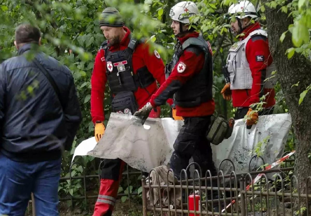 Kiev’e Saldırıda Anne ve Oğlu Hayatını Kaybetti, Ukrayna Moskova’yı Hedef Aldı