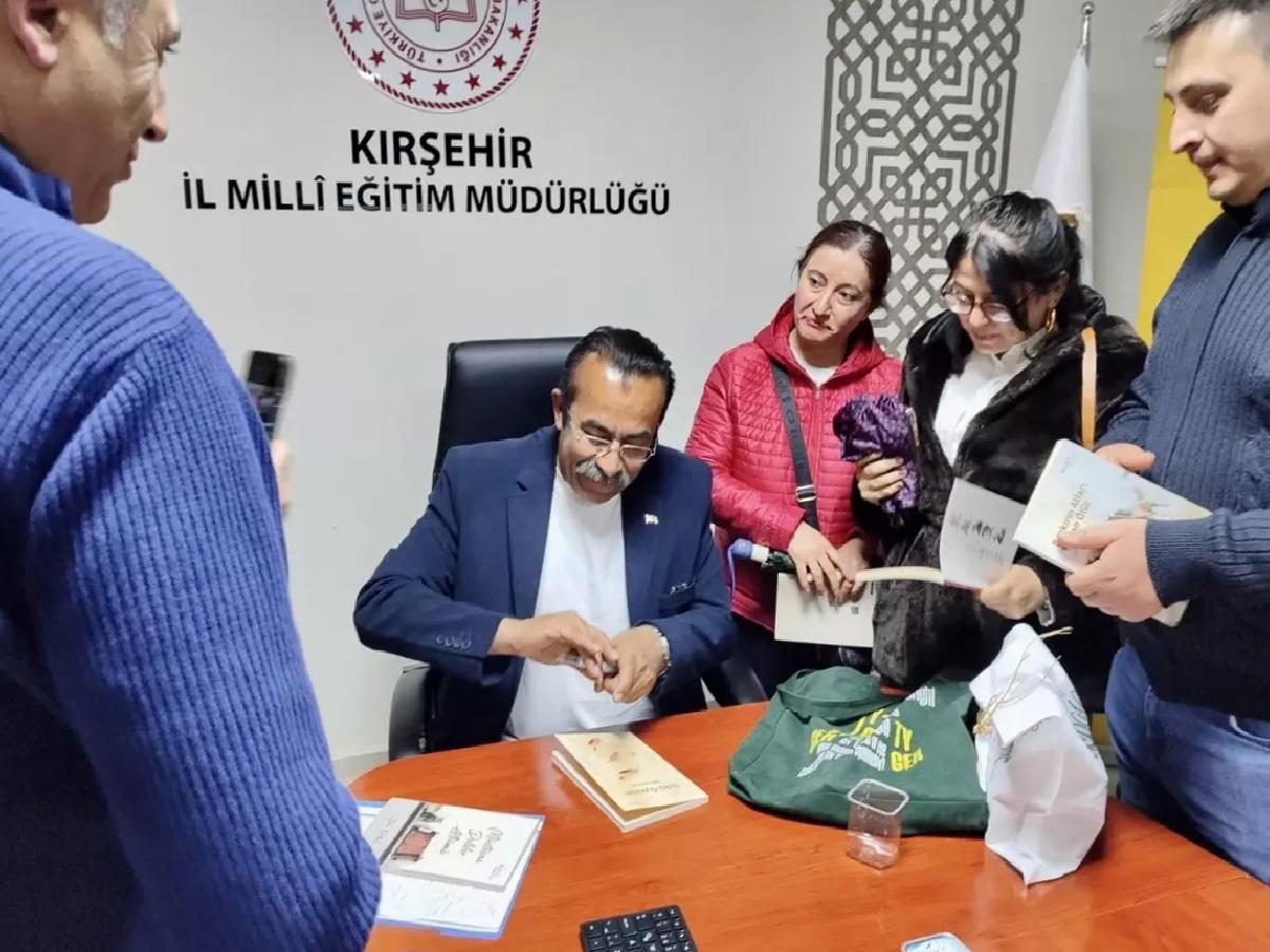 Kırşehir’de Öğretmenler Şiir ve Romanları Tartıştı