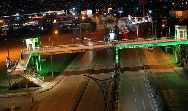 Kocaeli’nde üst geçitler yeşile büründü
