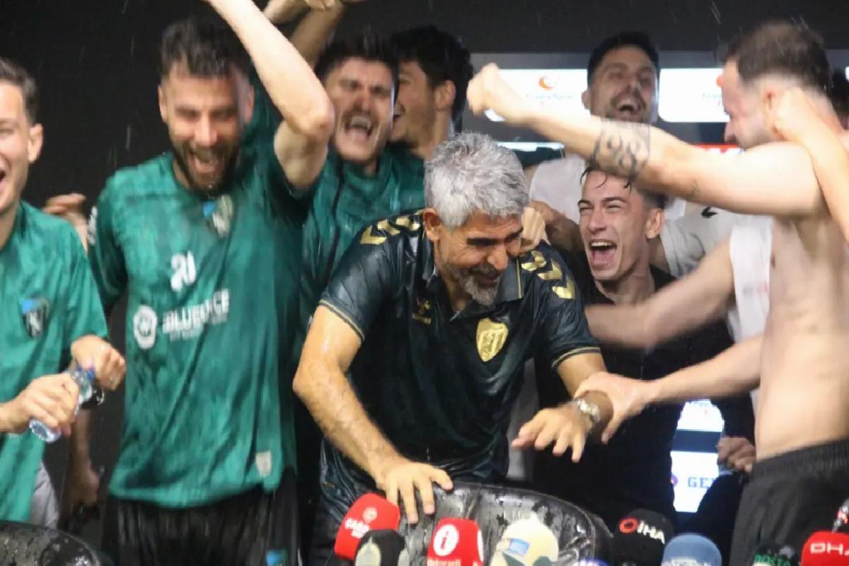 Kocaelispor Şampiyonluğunu Kutladı