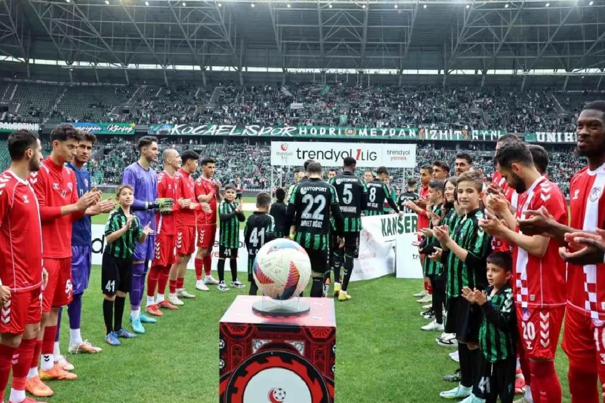 Kocaelispor Şampiyonluk Coşkusuyla Son Maçına Çıktı