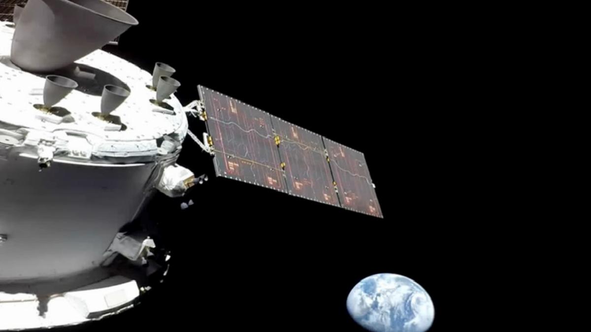 Kontrolden çıkan 500 kiloluk uzay aracı Dünya’ya yol alıyor
