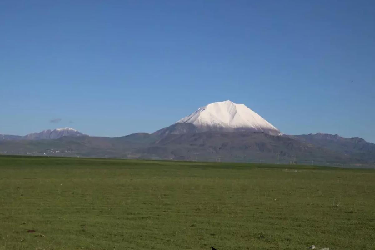 Kösedağ Baharda Beyazlandı