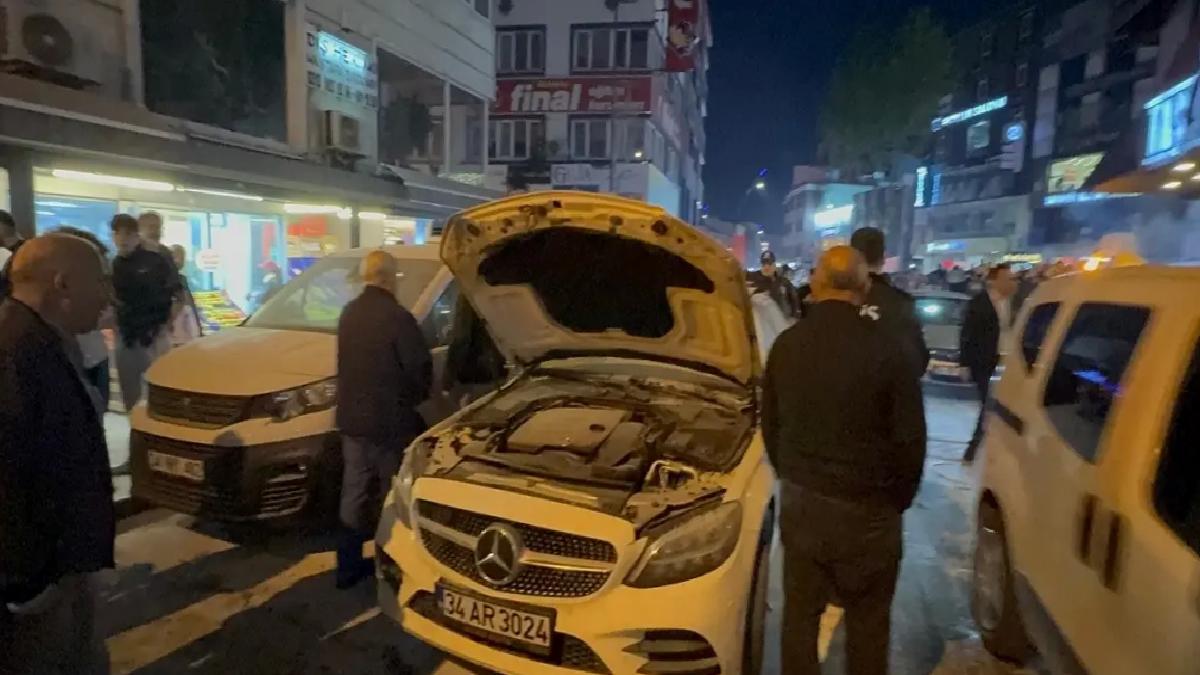 Küçükçekmece’de Havai Fişekle Araç Yangını