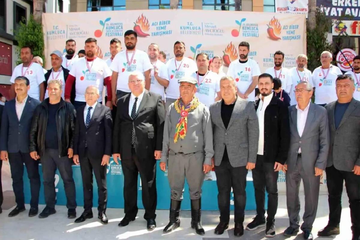 Kumluca’da Acı Biber Yeme Yarışması Renkli Anlara Sahne Oldu