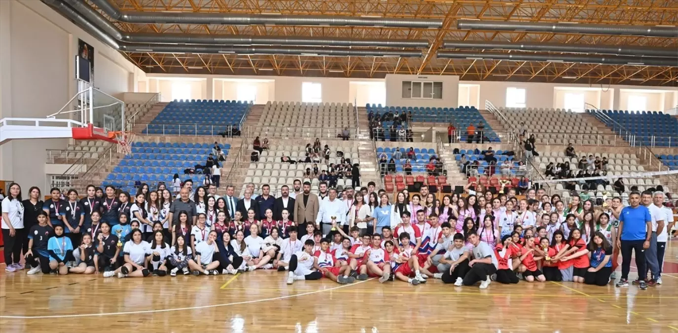 Kumluca’da Voleybol Turnuvası Sonuçlandı