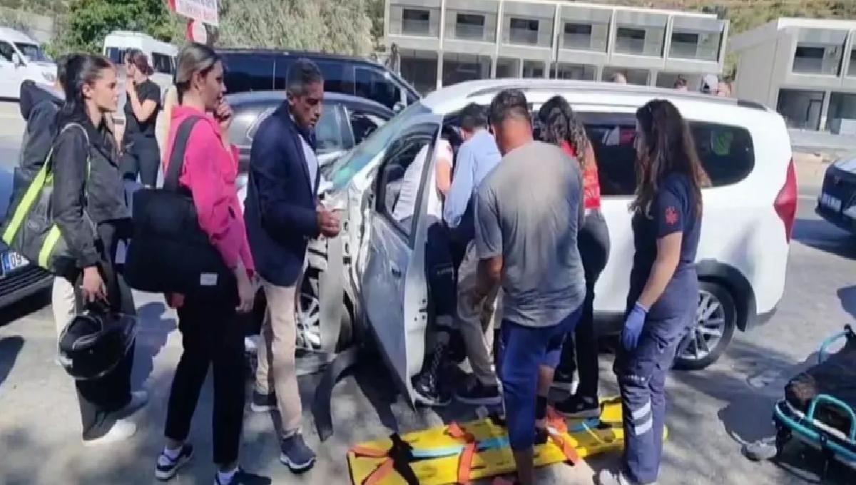 Kuşadası’nda Kontrolden Çıkan Araç 3 Araca Çarptı