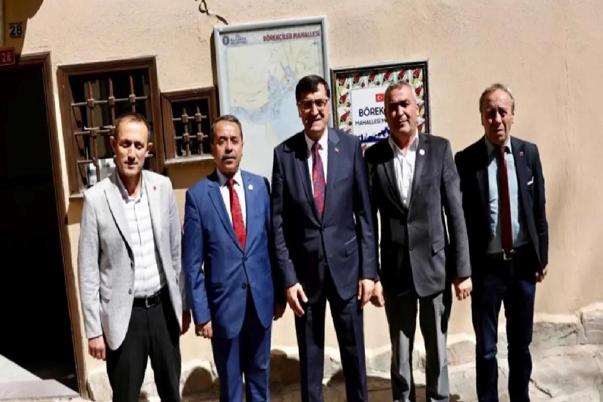 Kütahya Belediye Başkanı Muhtarlarla Bir Araya Geldi