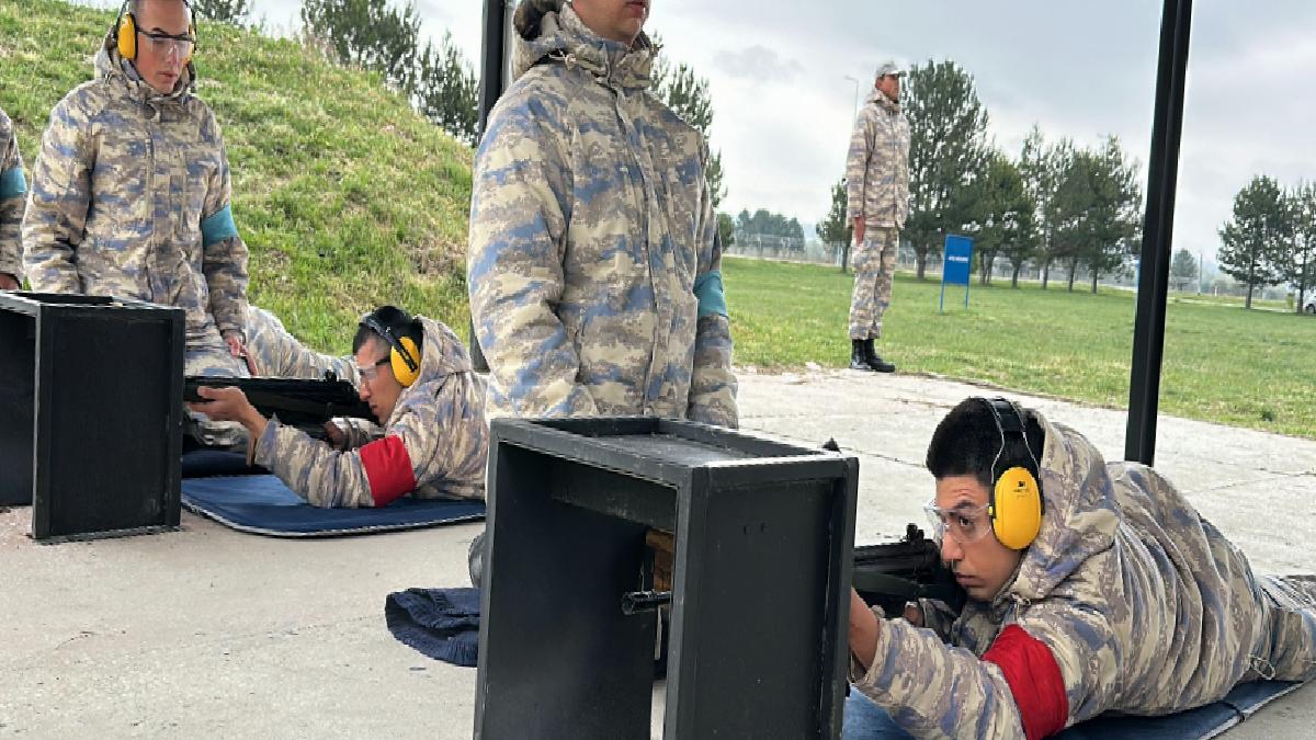 Kütahya Hava Er Eğitim Tugay Komutanlığı’nda her yıl on binlerce er eğitim alıyor