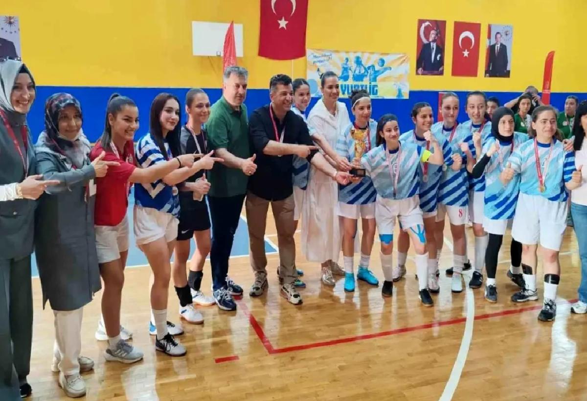 Kütahya Kız Futsal Takımı Şampiyon