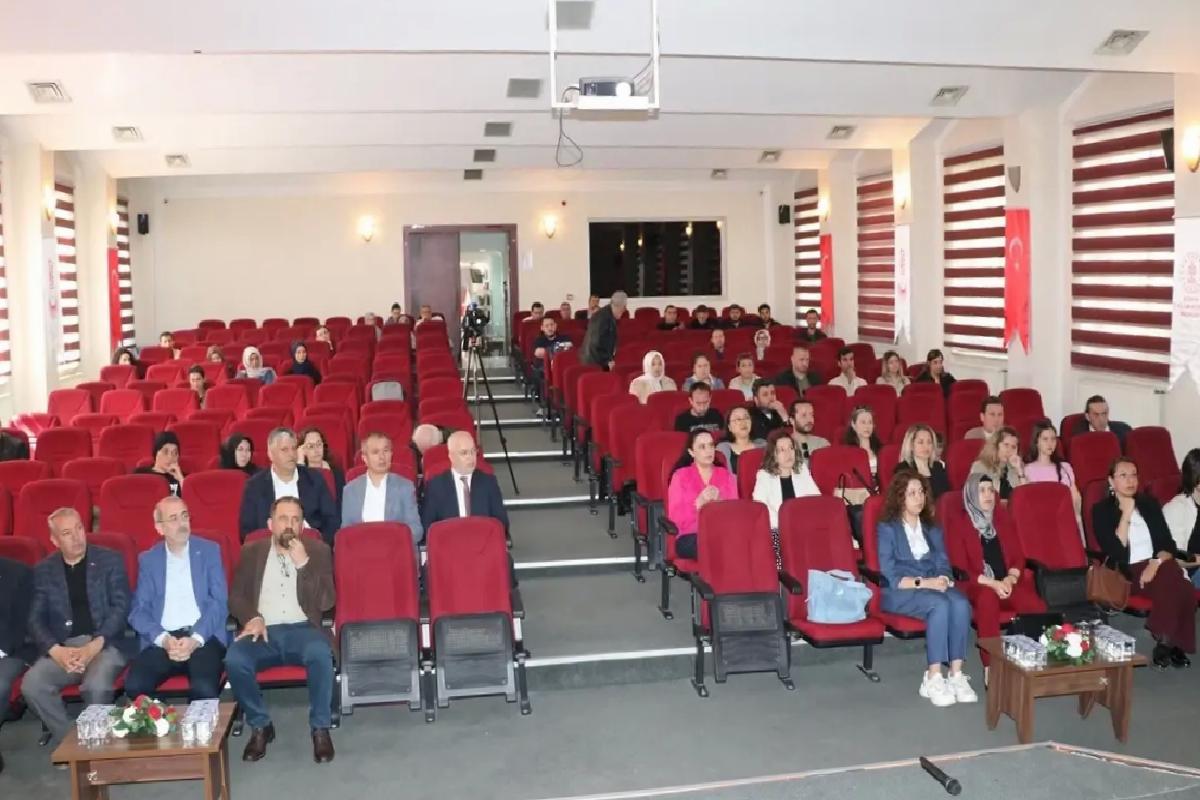 Kütahya’da Arkeoloji Konferansı Düzenlendi