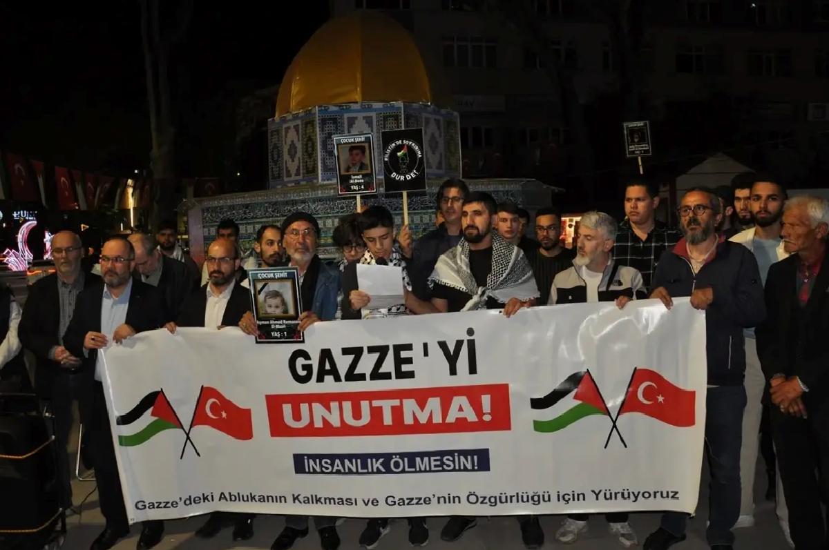 Kütahya’da vatandaşlar Gazze için “sessiz yürüyüş” yaptı