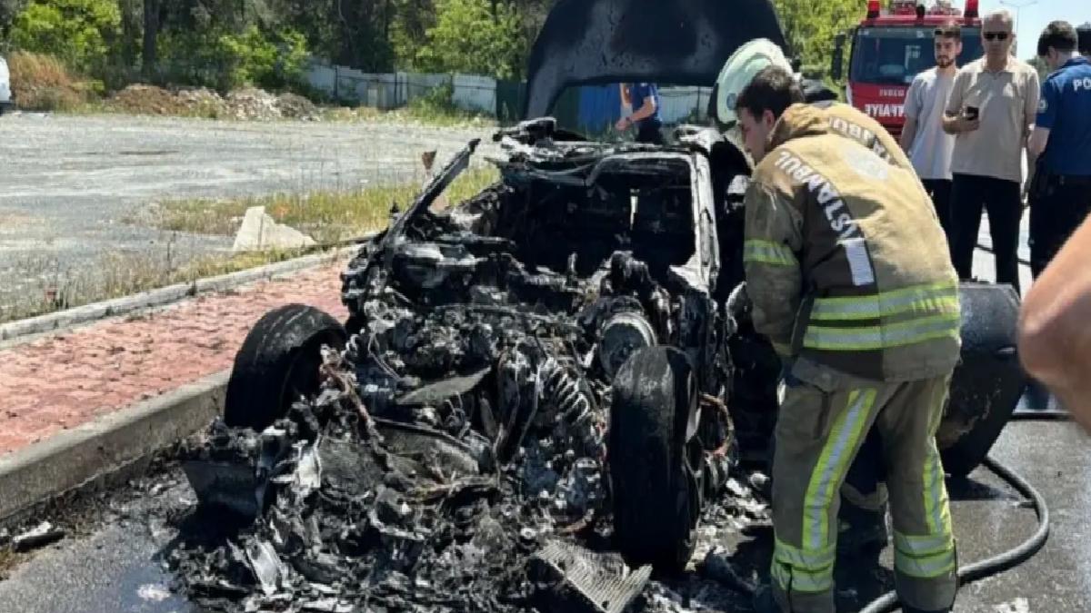 Lüks Araçta Yangın: Başkanın Oğlu Kurtuldu
