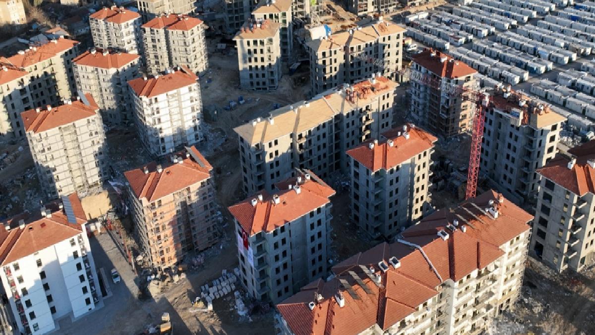 Malatya’da deprem konutlarının yapımı sürüyor