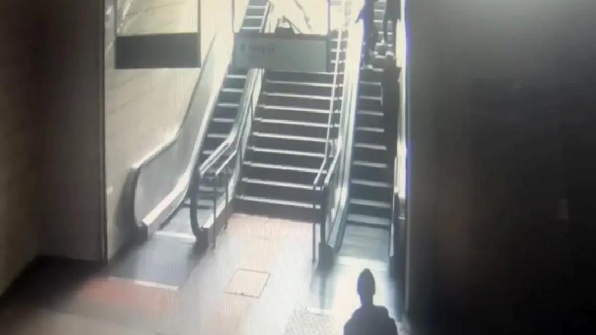 Maltepe Metro’da Reklam Panosu Kadına Düştü
