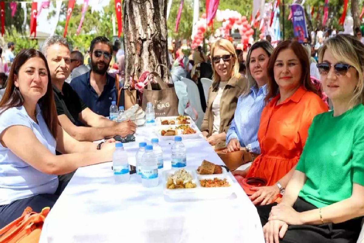Manavgat’ta Anneler Günü Etkinliği Renklendi
