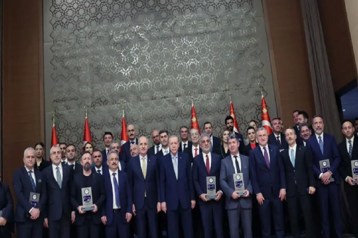 Medya ödülleri sahiplerini buldu! Cumhurbaşkanı Erdoğan’dan Türkiye Basın Federasyonuna teşekkür