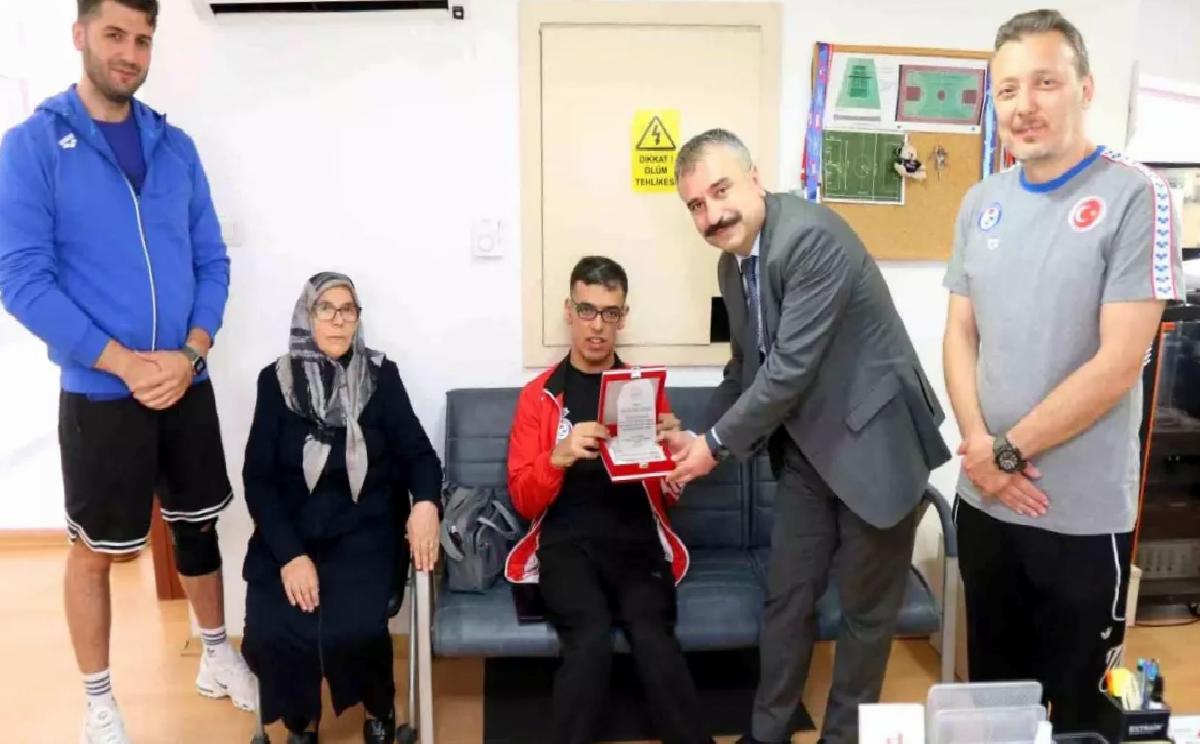 Mehmet Bakır Eğilmez: Paralimpik Yüzmede Başarı Hikayesi