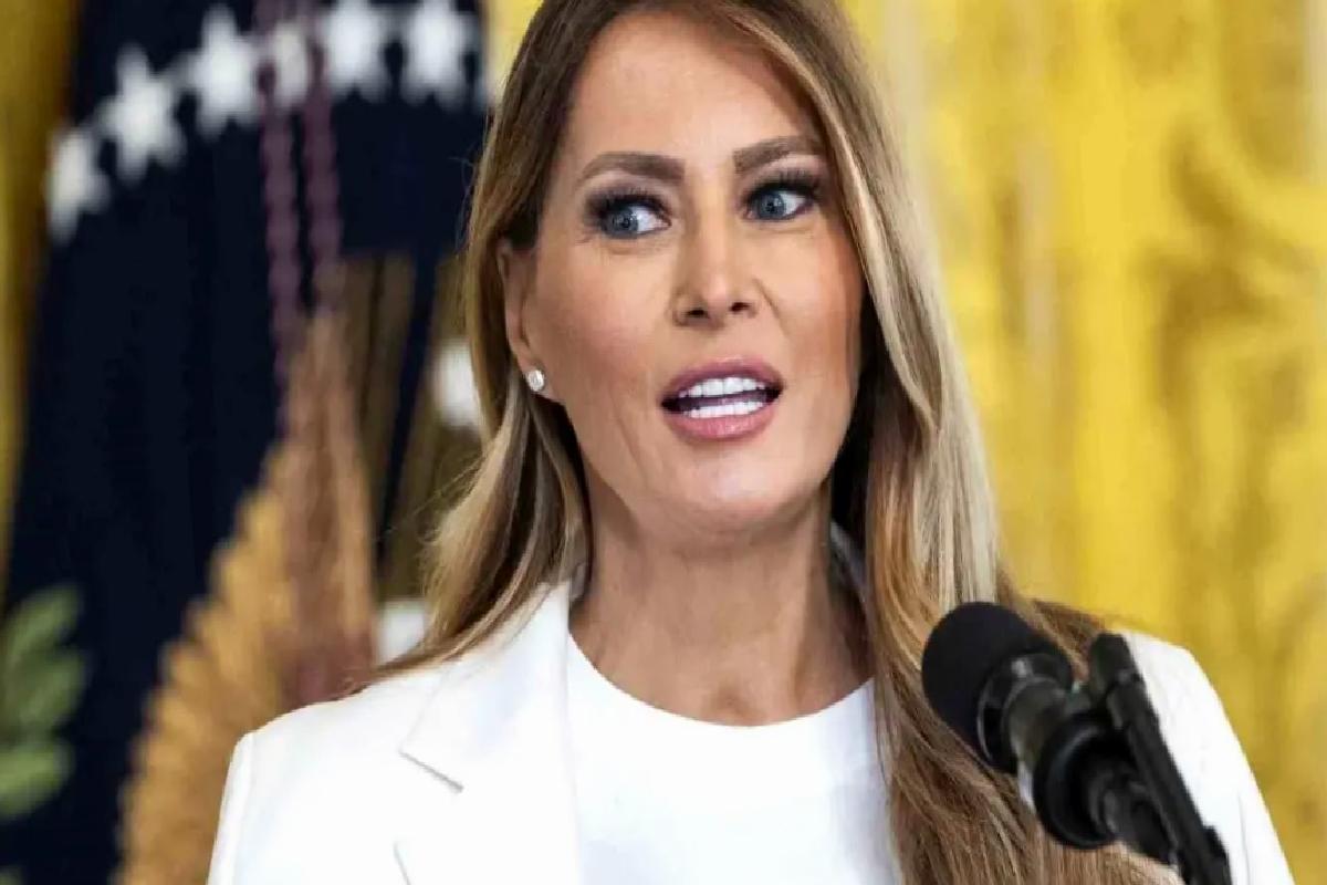 Melania Trump’ın Heykeli Çalındı