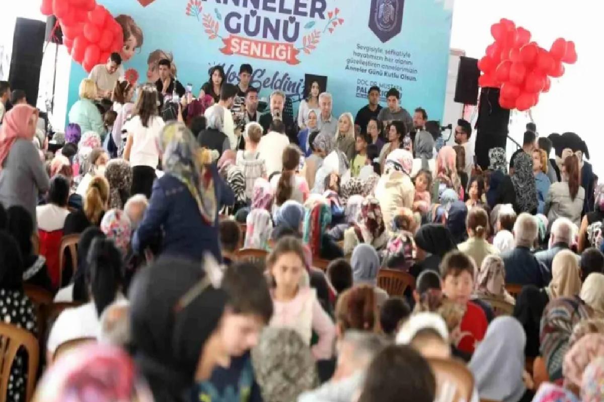 Melikgazi Belediyesi Anneler Günü Şenliği Düzenledi