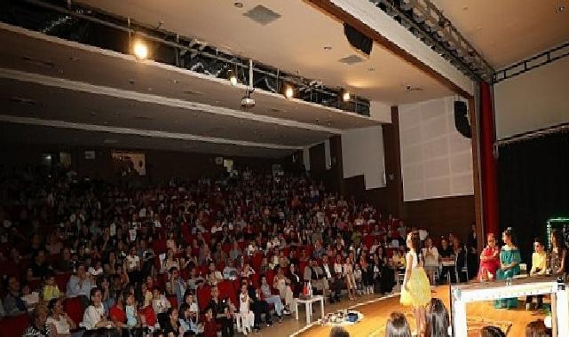 Menderes Belediyesi Çocuk Tiyatrosu Sahnede