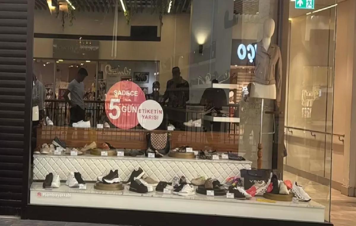 Mersin’de Alışveriş Merkezinde Asma Tavan Çöktü!