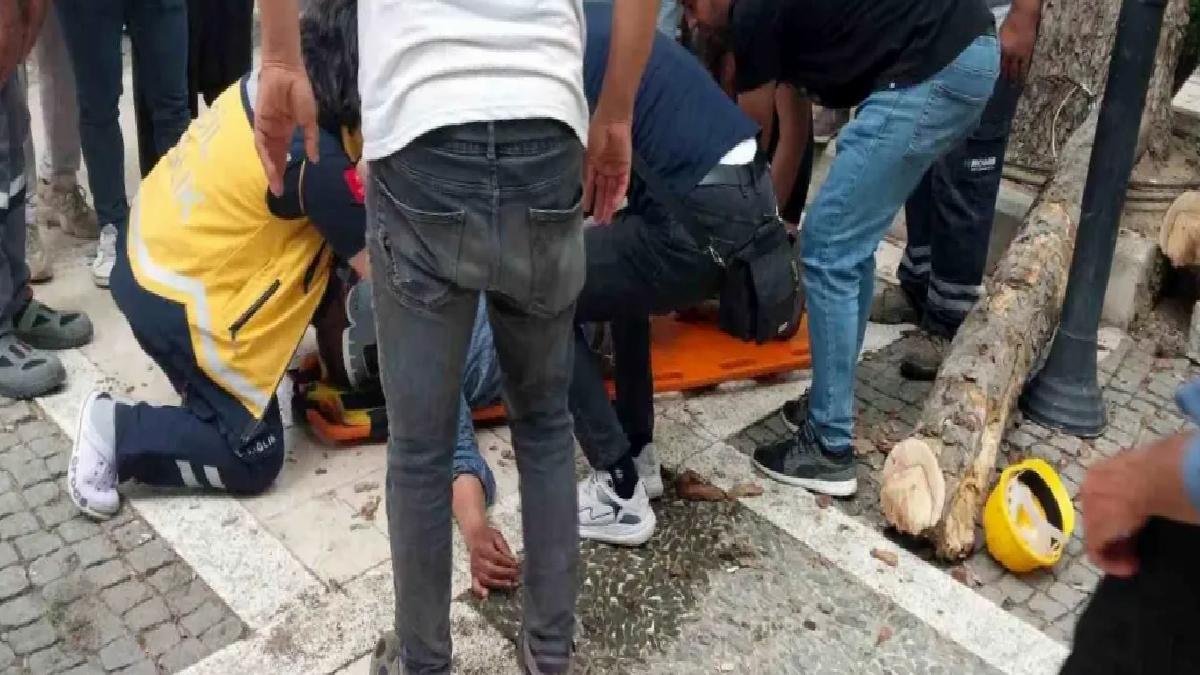 Mersin’de Kepçeden Düşen Belediye İşçisi Ağır Yaralandı