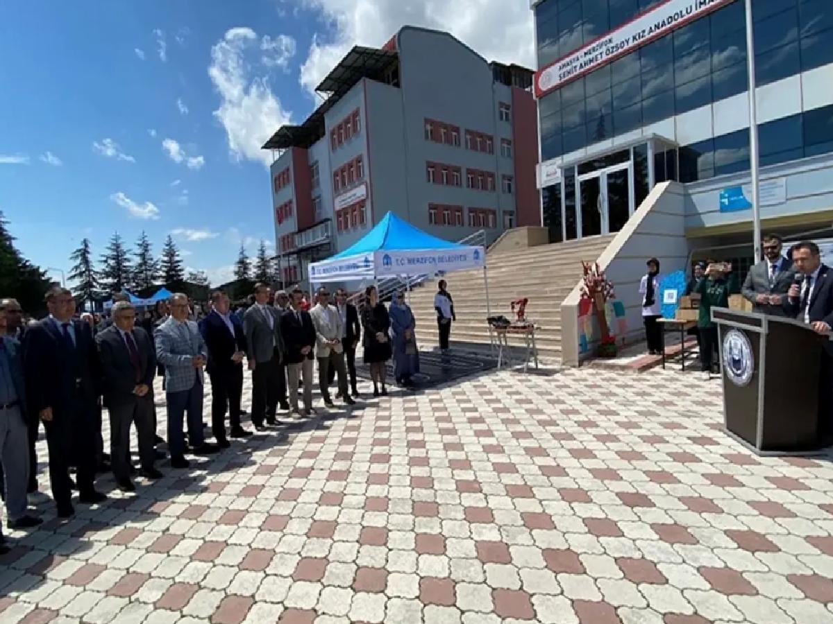Merzifon’da TÜBİTAK 4006 Bilim Fuarı açıldı