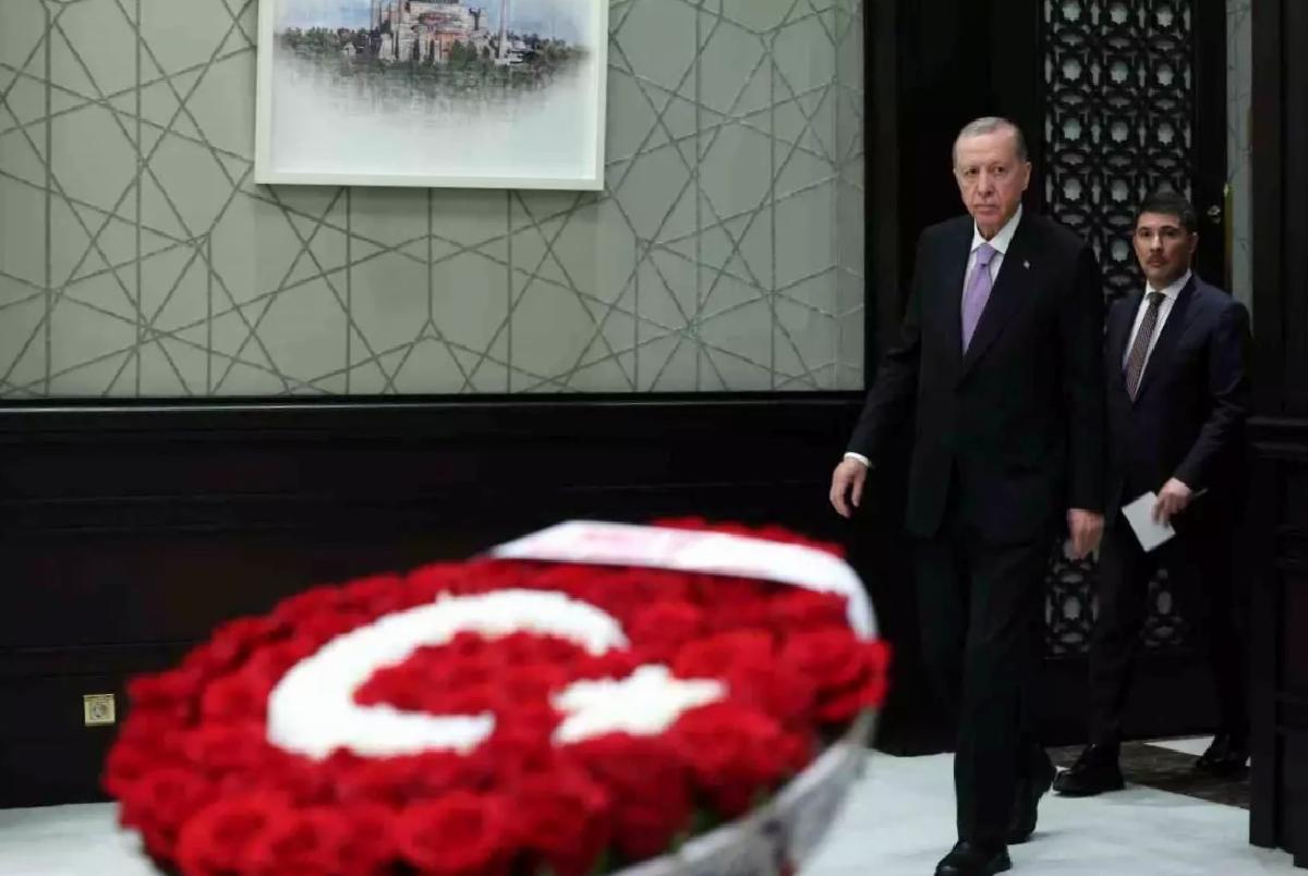 MHP Lideri Bahçeli’den Kabine’ye Türk bayraklı çiçek