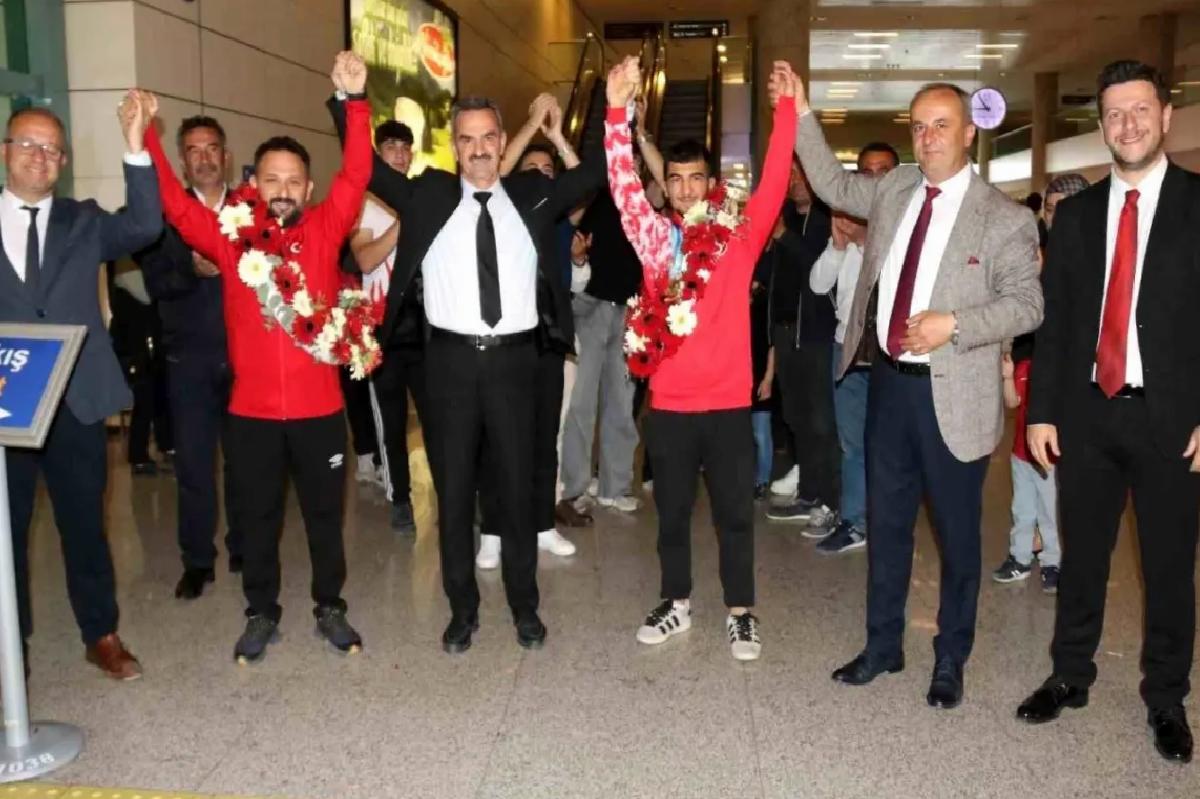 Milli Halterci Ramazan Efe Yılmaz, Dünya Şampiyonasından Madalyalarla Döndü