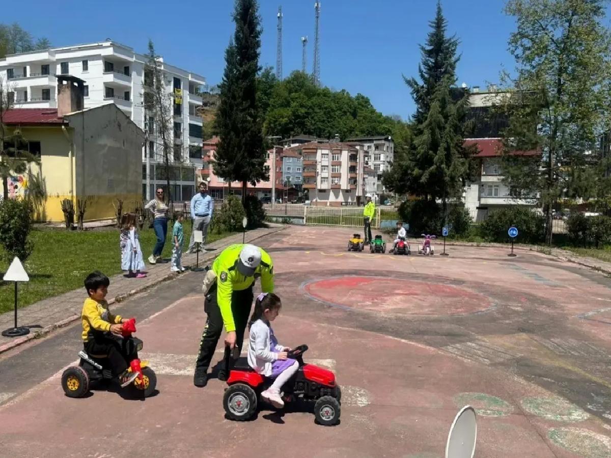 Miniklere Trafik Eğitimi