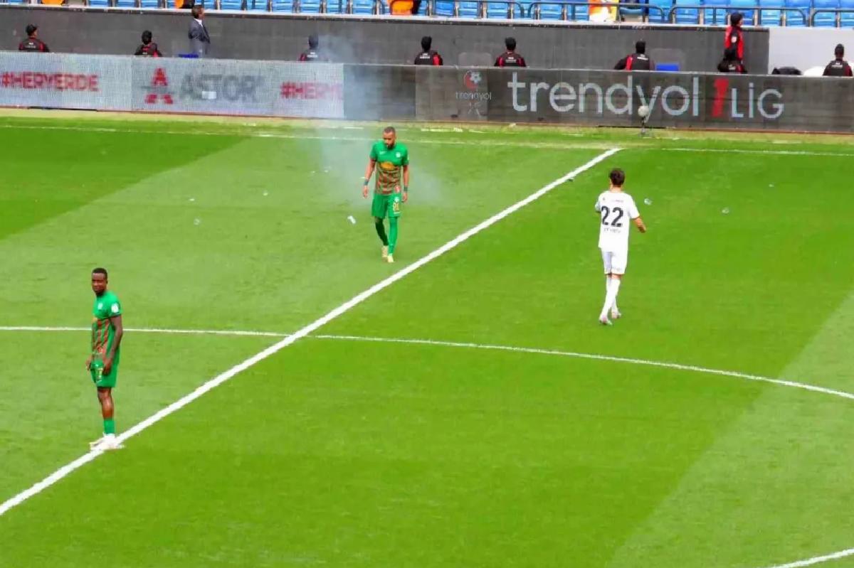 MKE Ankaragücü-Amed Maçı Olaylı Başladı