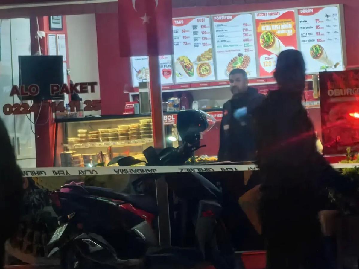 Motosikletli saldırgan iş yerinde bir kişiyi vurdu