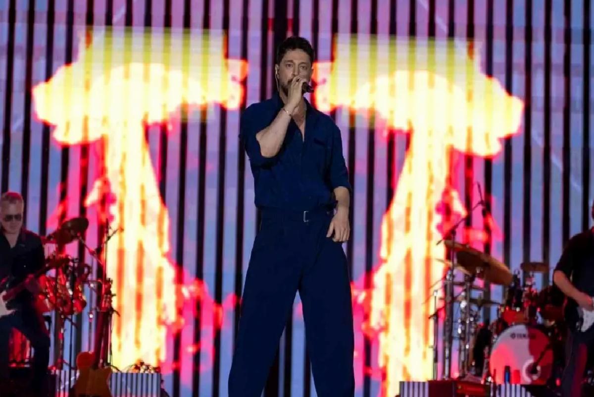 Murat Boz Manisa’da Coşku Dolu Konser Verdi