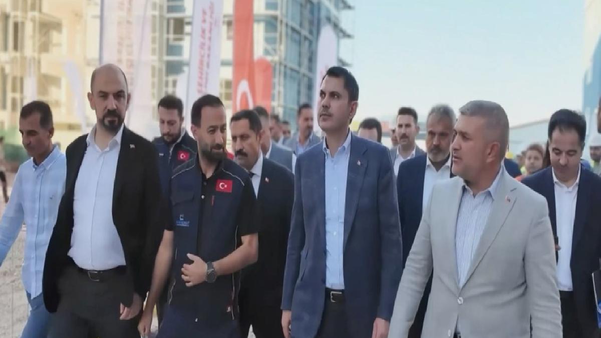 Murat Kurum, 1 Mayıs mesajında deprem bölgesinde çalışan işçilere yer verdi
