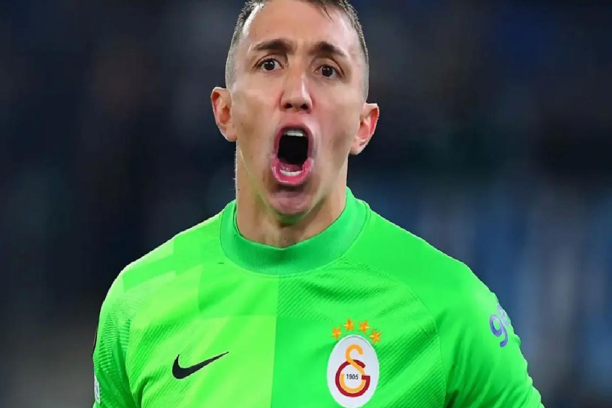 Muslera şampiyonluk maçında penaltı attı