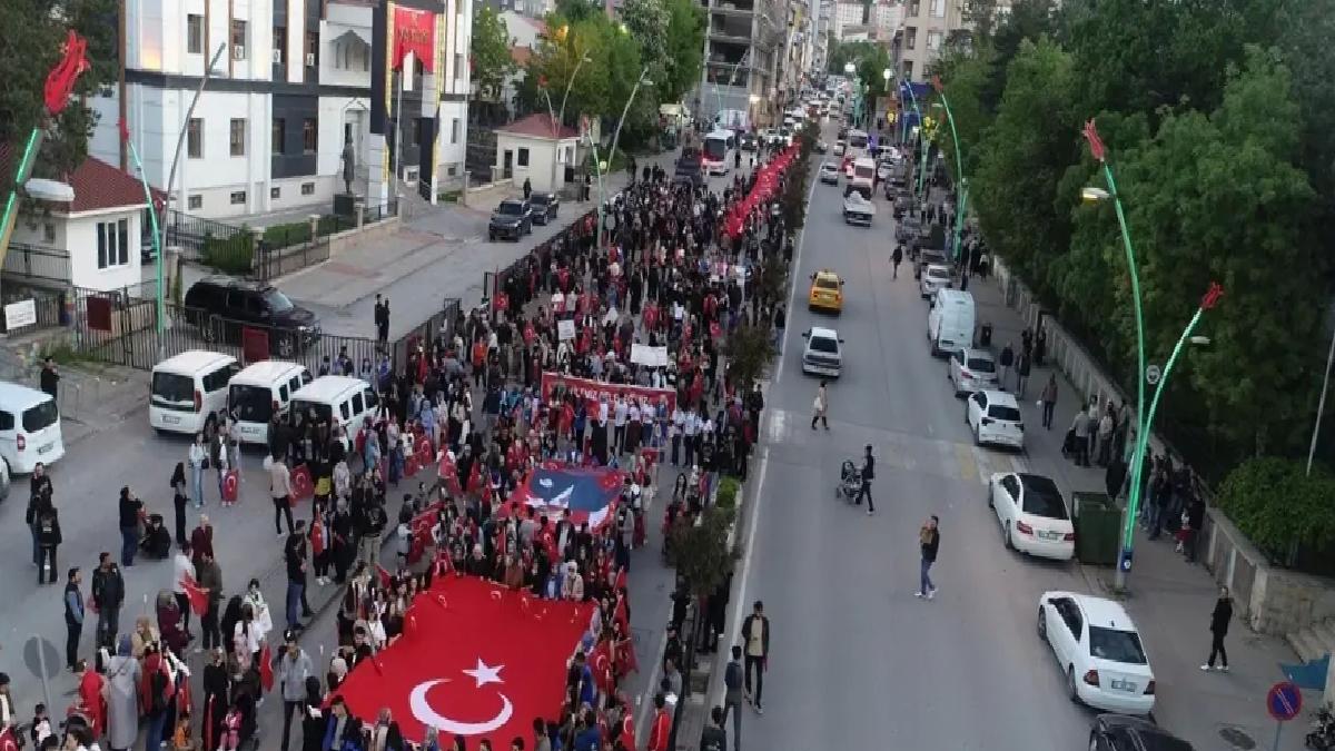 Muş’ta “Meşaleli Gençlik Yürüyüşü” düzenlendi