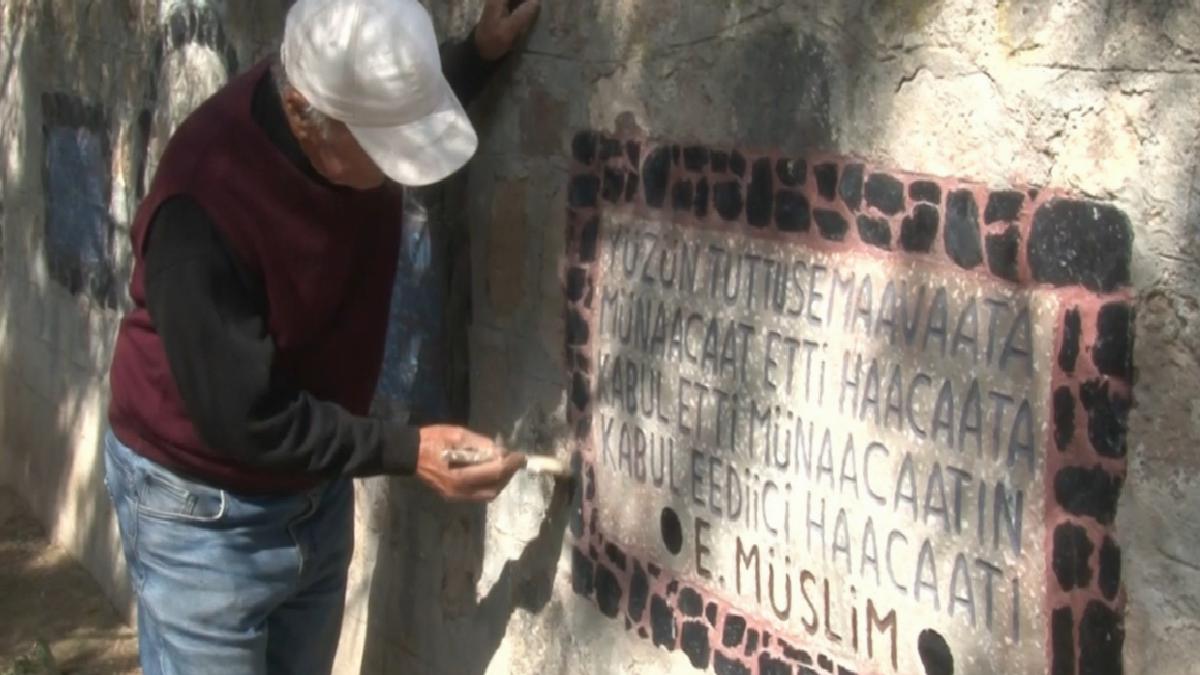 Nevşehir’de ölen eşine duyduğu aşkını taşlara kazıdı