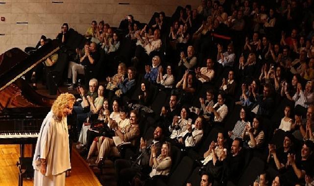 Nilüfer Senfoni Orkestrası ilk konserinde Gülsin Onay’ı ağırladı