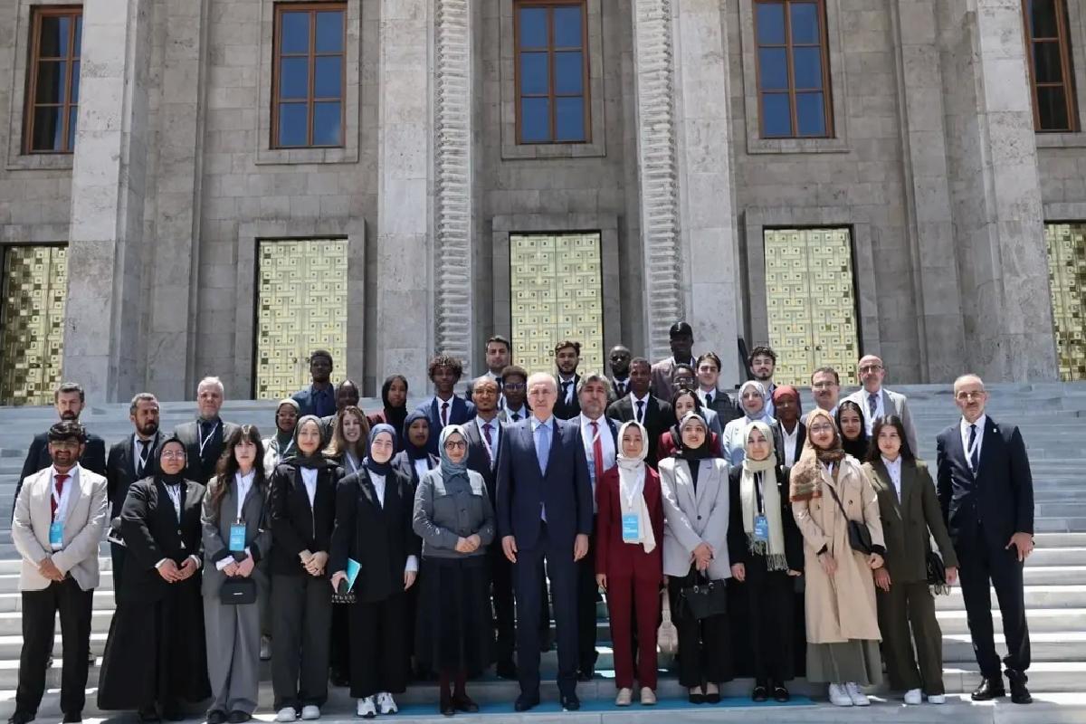 Numan Kurtulmuş, Öğrencilerle Buluştu