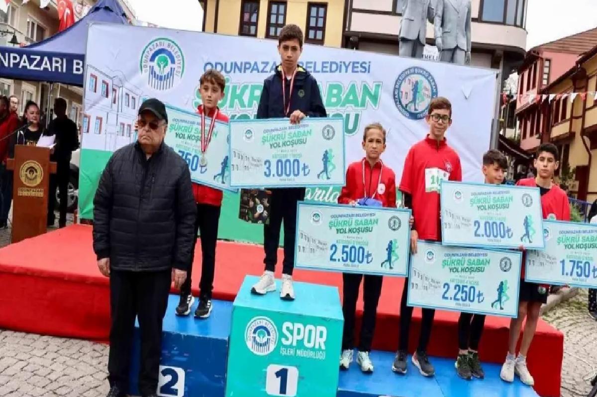 Odunpazarı’nda 19 Mayıs Bayramı Anısına Şükrü Saban Yol Koşusu Düzenlendi