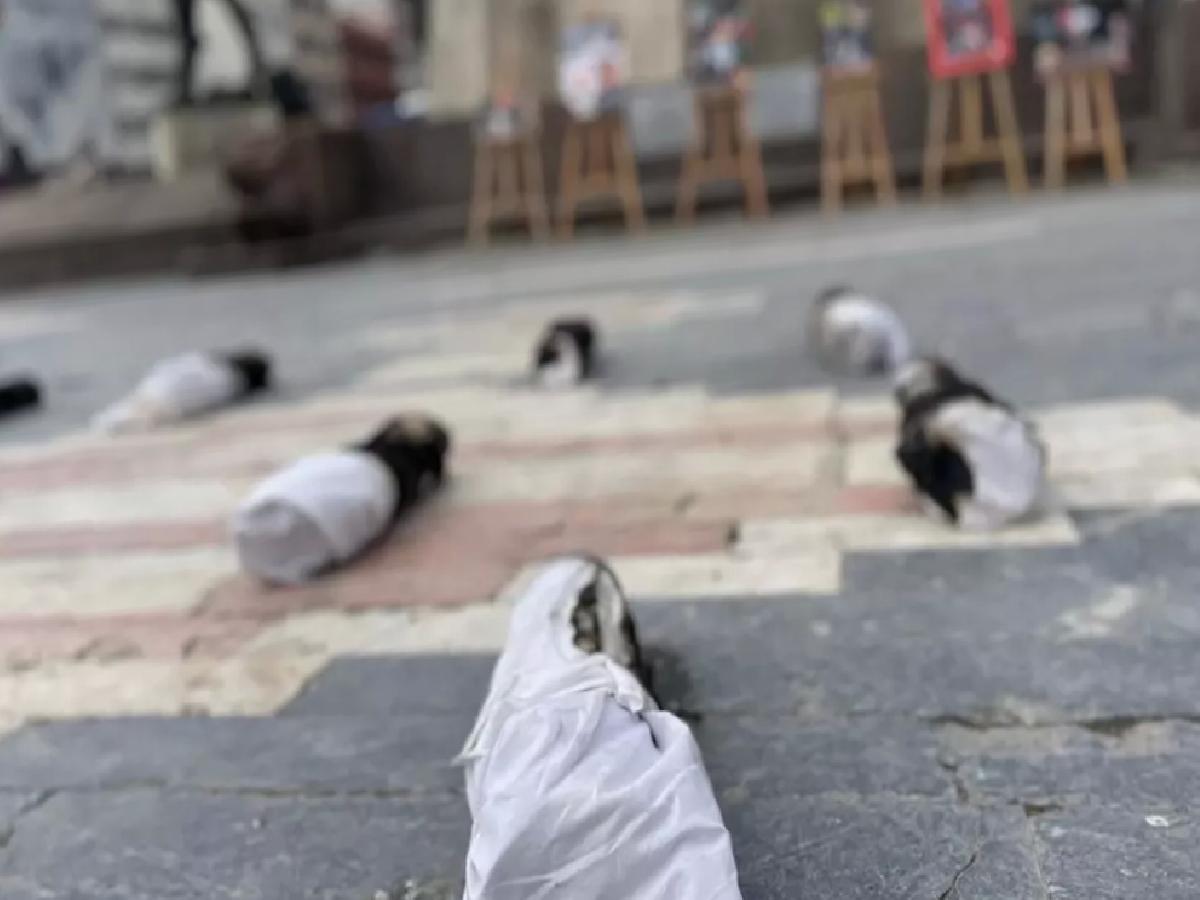Öğretim görevlisinden Ankara’da kefenli Gazze protestosu