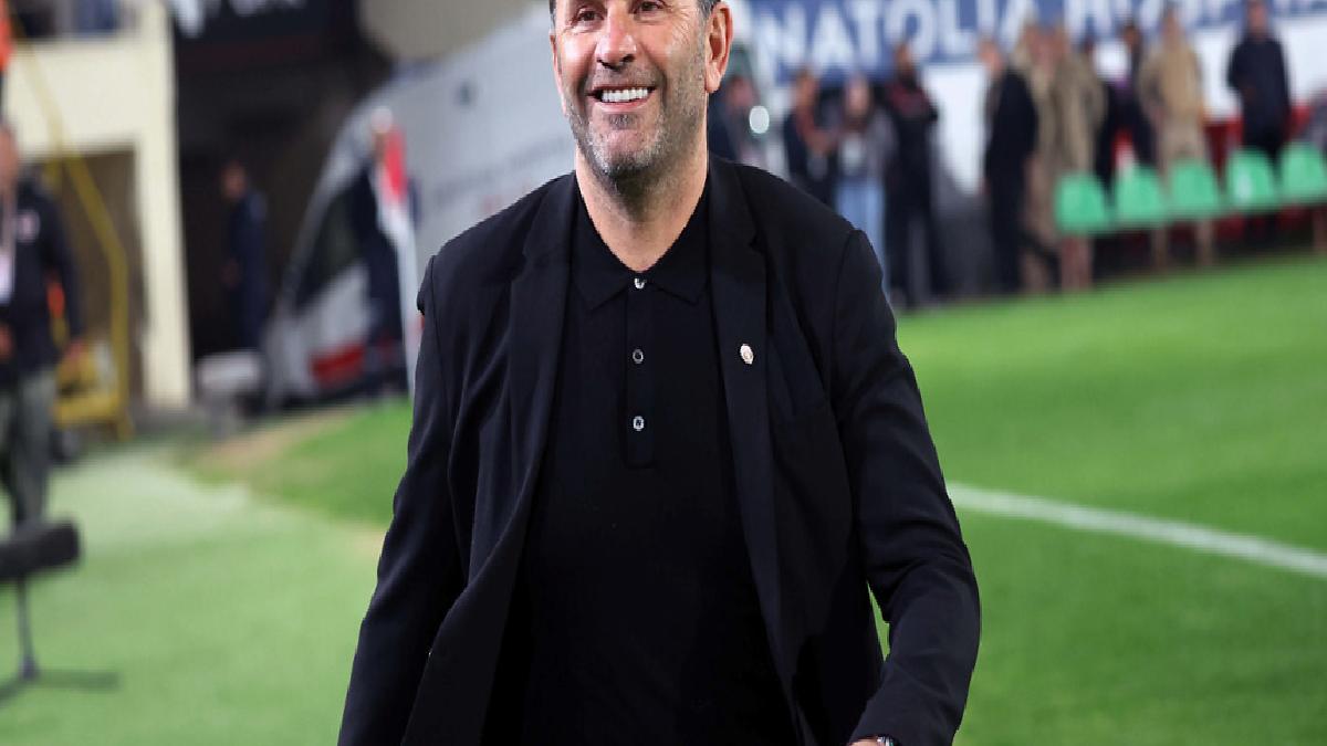 Okan Buruk, kişisel müzesine bir kupa daha koydu