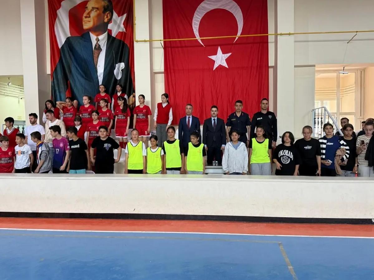 Ortaköy ilçesinde voleybol turnuvası düzenlendi