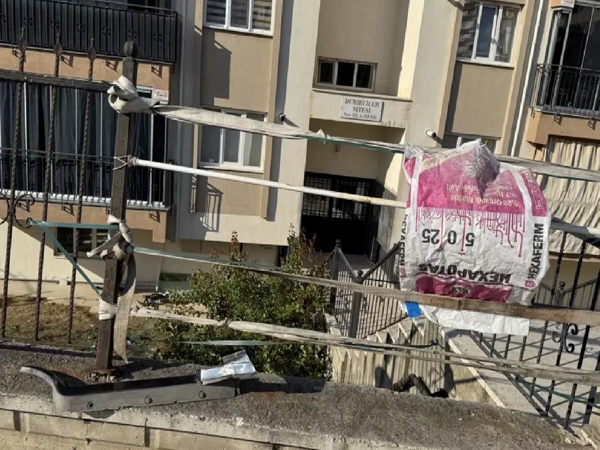 Otomobil Apartman Bahçesine Düştü