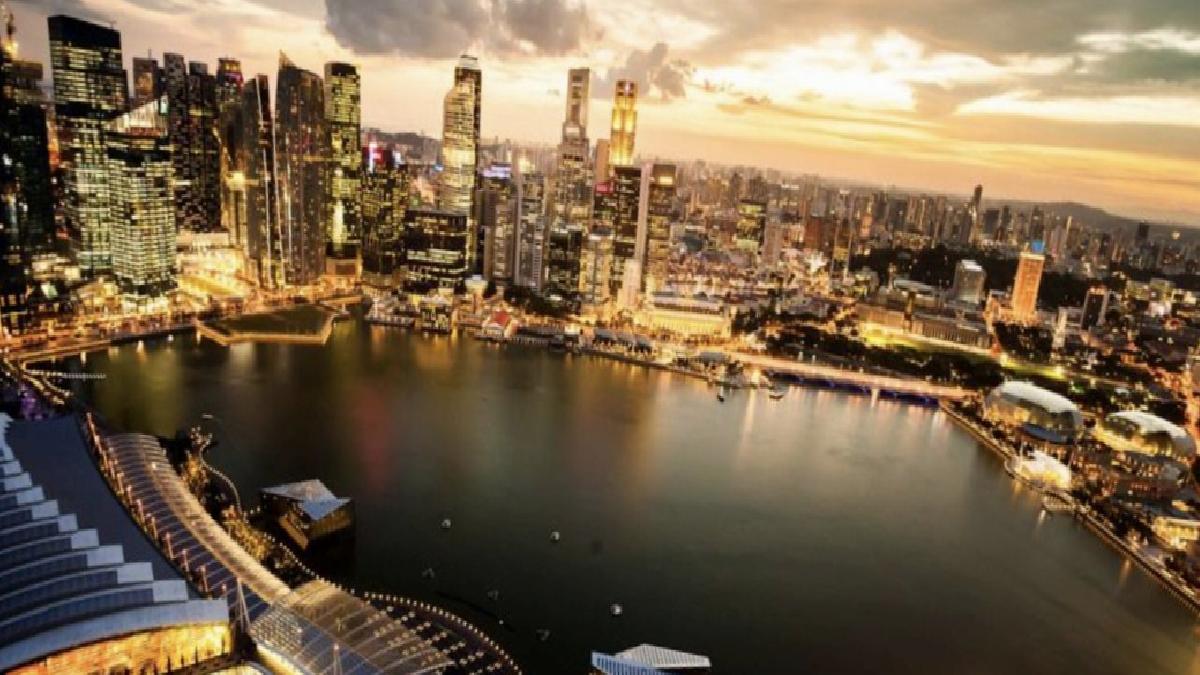 Oy kullanmanın zorunlu olduğu Singapur, bugün sandık başında